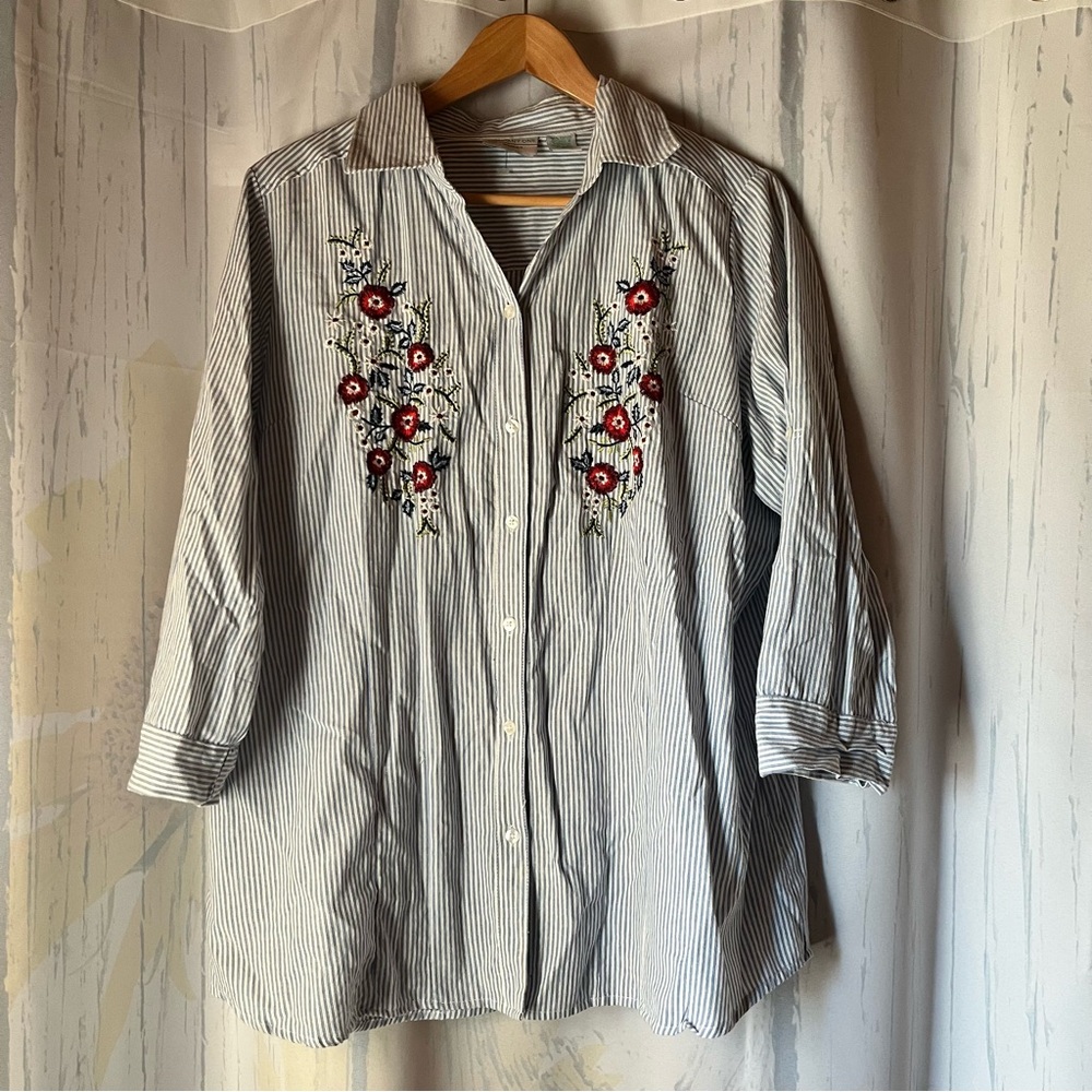 🎉HP🎉 Women’s Striped Button-Up Shirt with Floral Embroidery